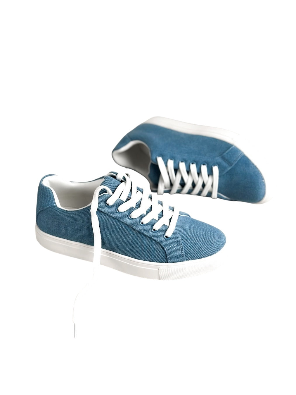 أحذية رياضية من القماش الطبي