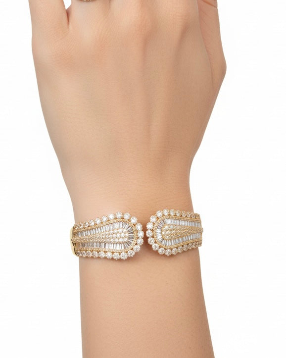 طقم سوار وخاتم مرصع بأحجار الزركون