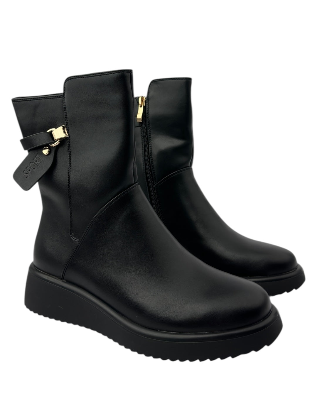 حذاء من الجلد الأملس بنعل سميك