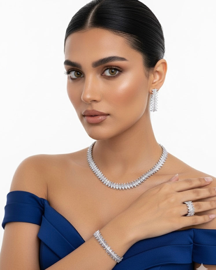 طقم مرصع بأحجار الزركون الفضية