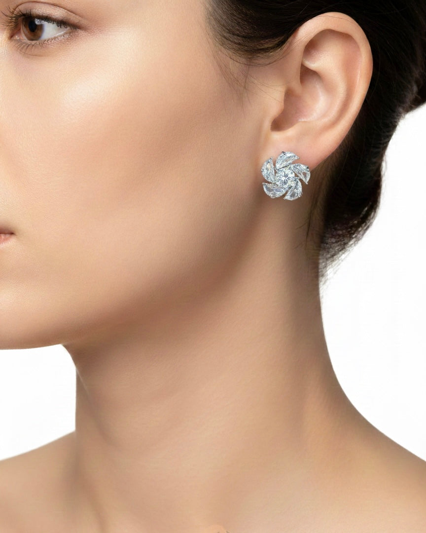 أقراط مرصعة بالزركون