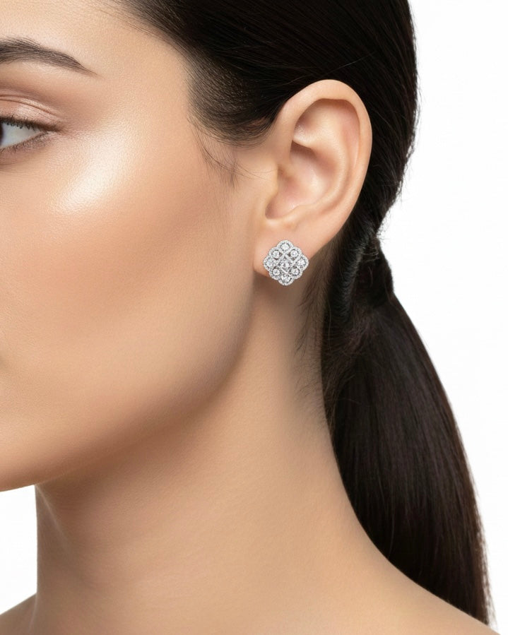 أقراط مرصعة بالزركون