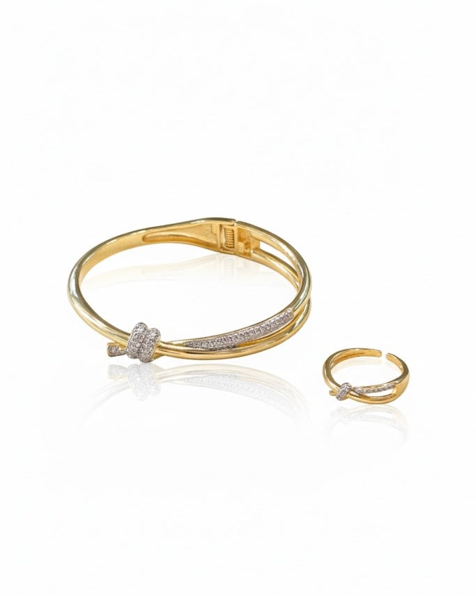 طقم سوار وخاتم مرصع بأحجار الزركون