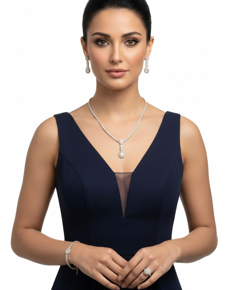 طقم مرصع بأحجار الزركون