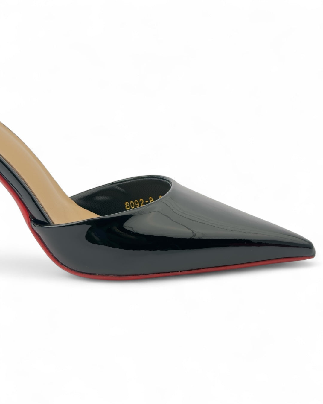 كعب عالٍ كلاسيكي من الجلد اللامع