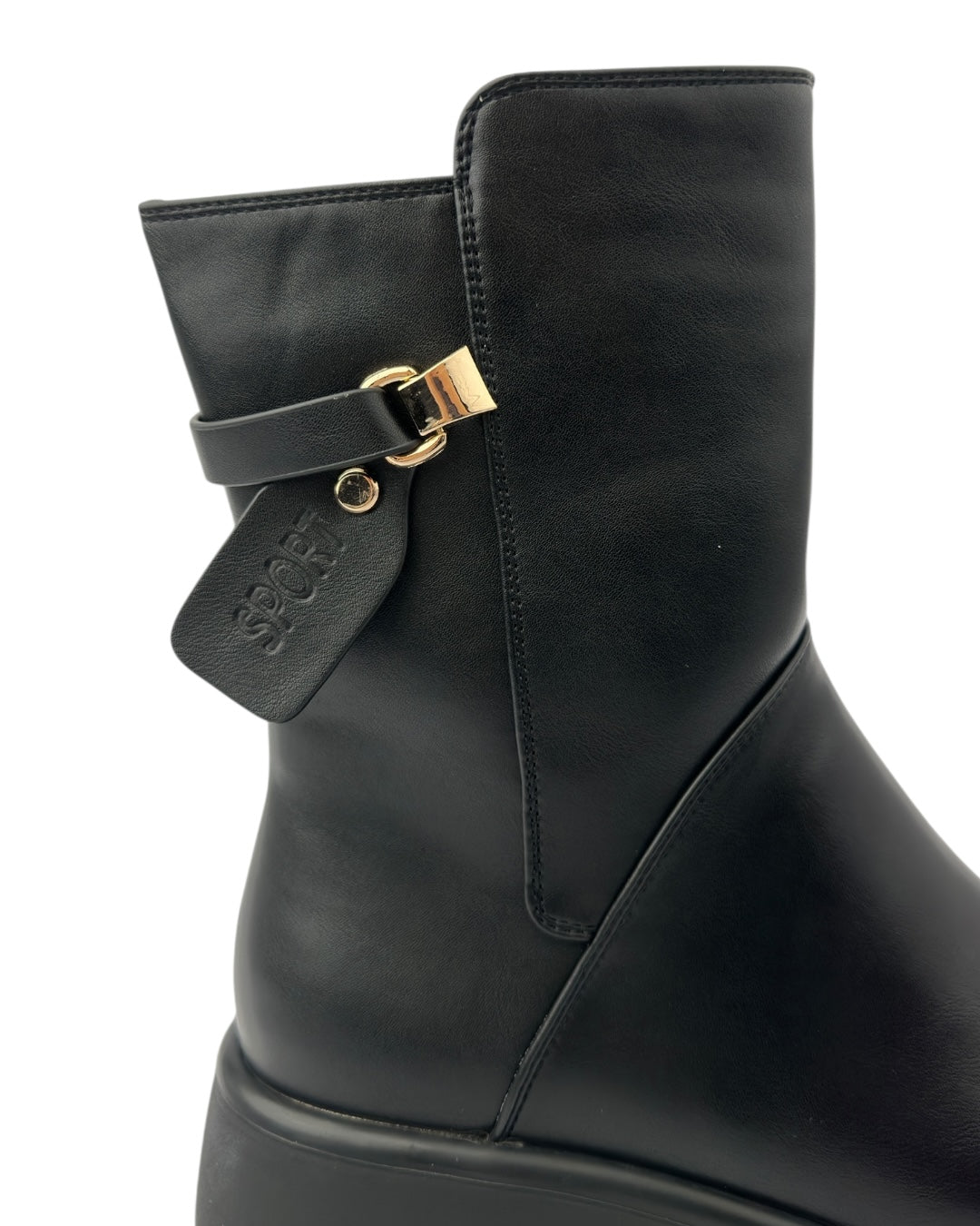 حذاء من الجلد الأملس بنعل سميك