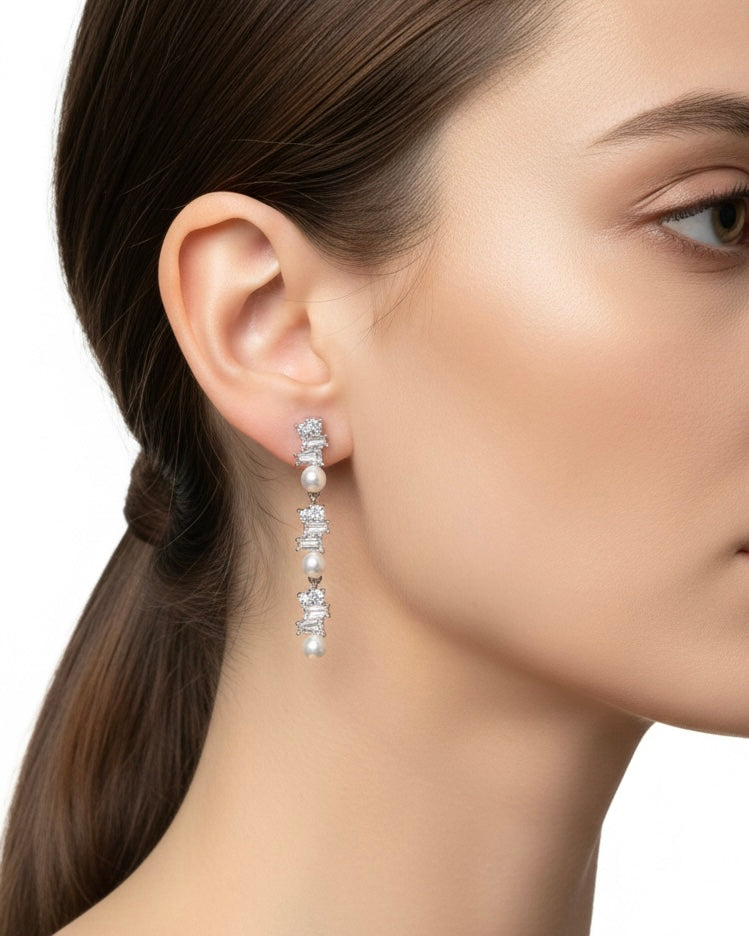 أقراط مرصعة بالزركون واللؤلؤ