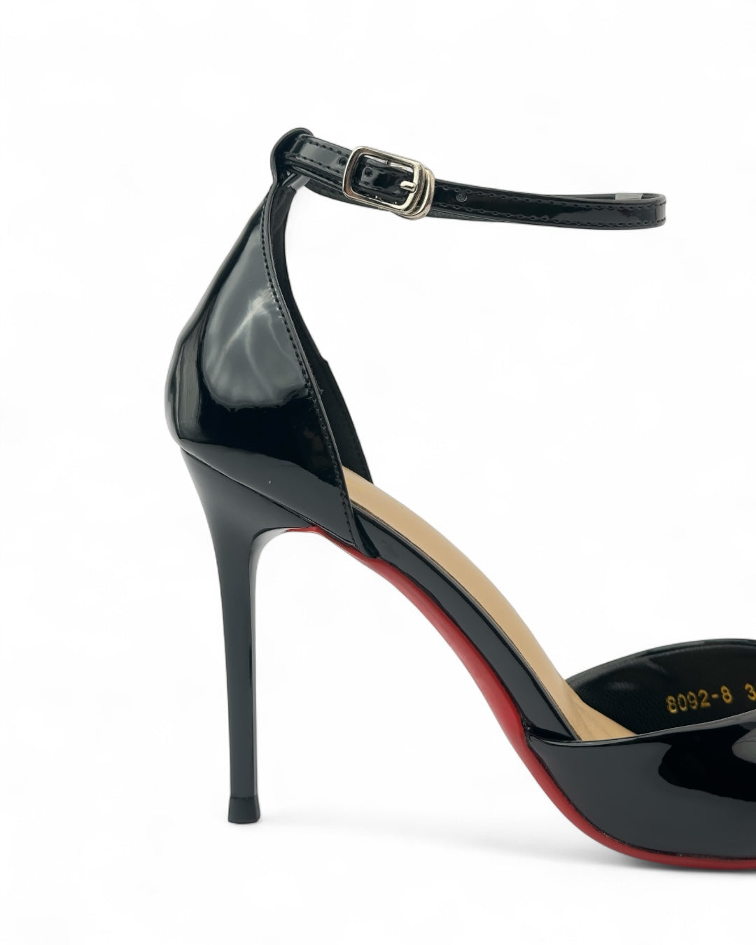 كعب عالٍ كلاسيكي من الجلد اللامع