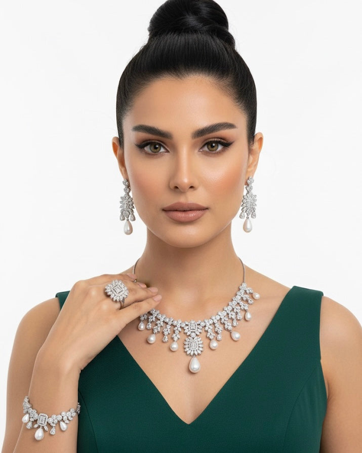 بروش مرصع بأحجار الزركون