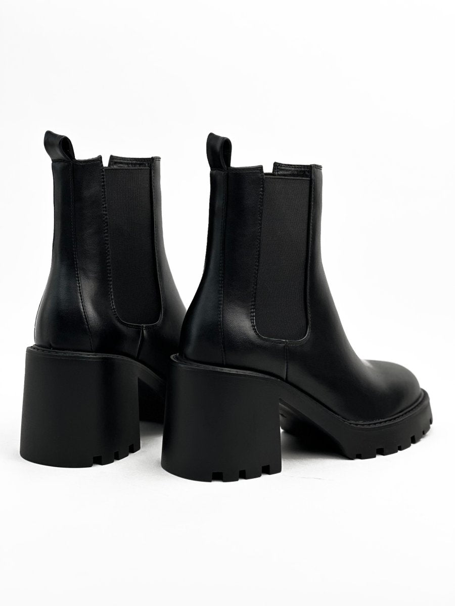 Leather Chelsea boot with thick sole