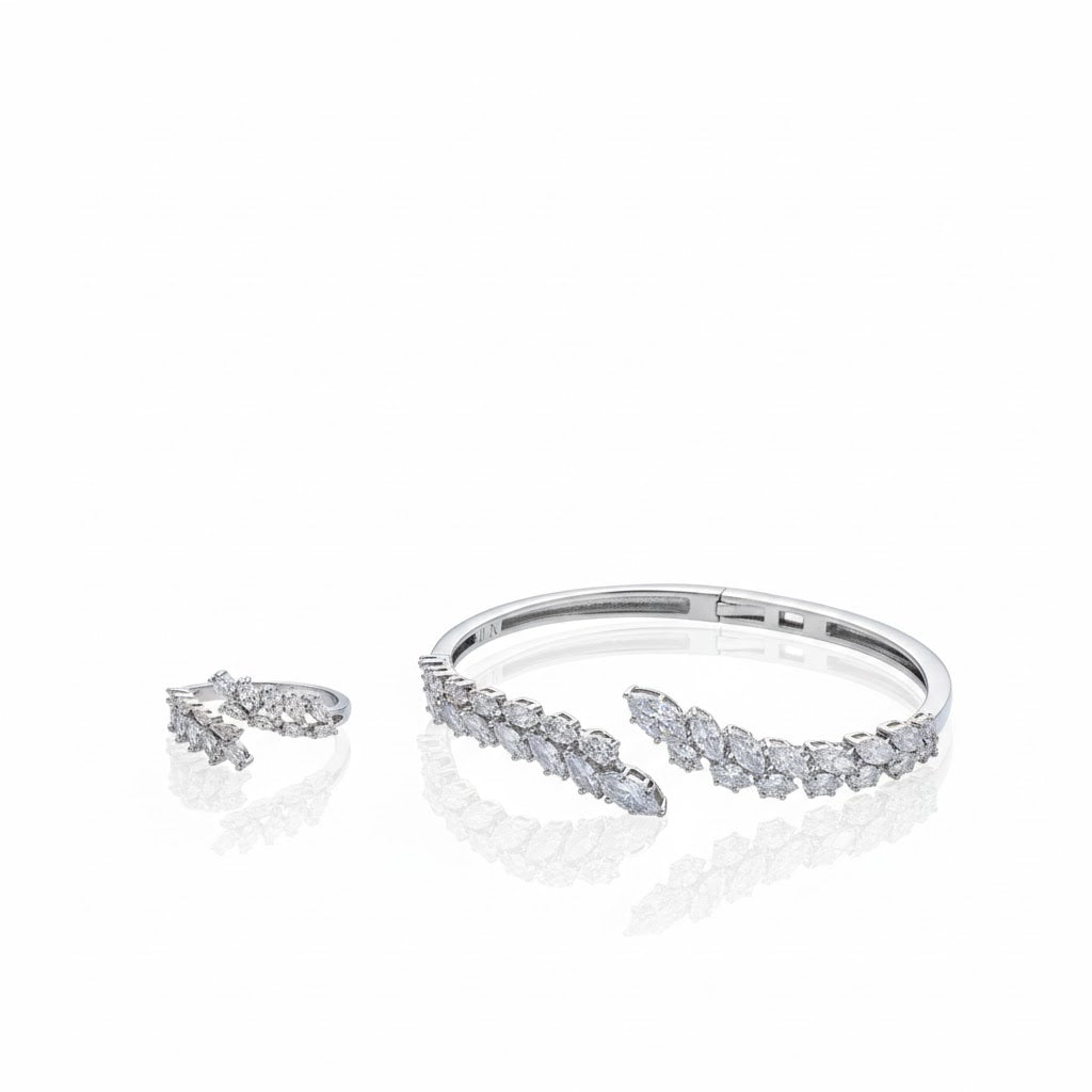 طقم مرصع بالزركون