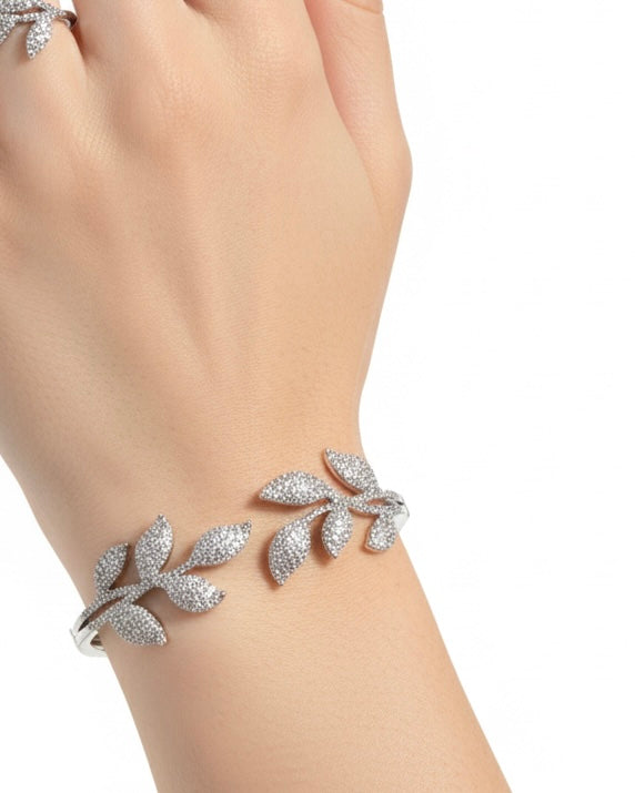 طقم مرصع بالزركون