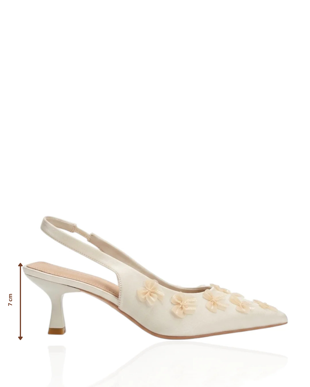 Bridal heels decorated with a bow
