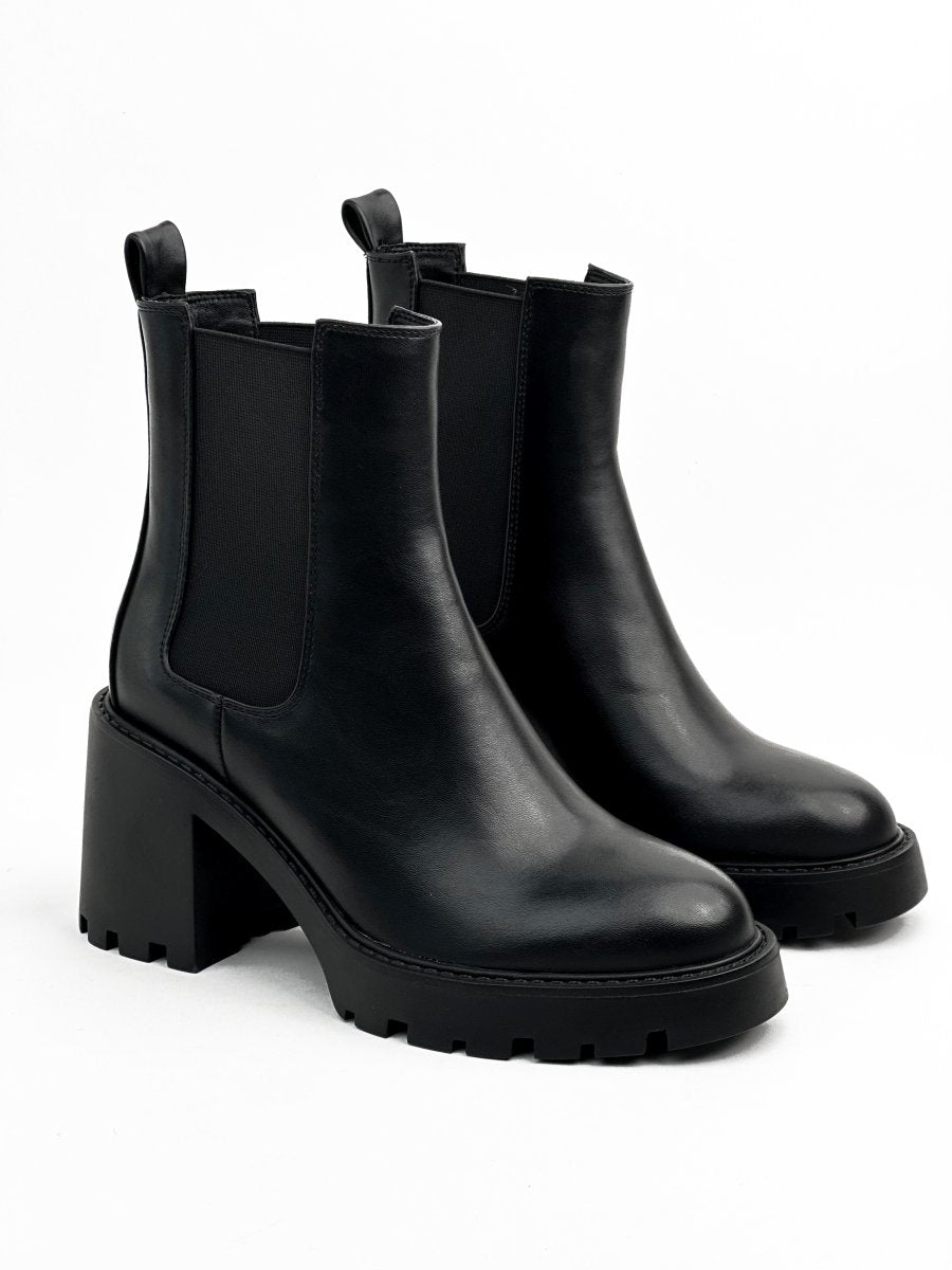 Leather Chelsea boot with thick sole