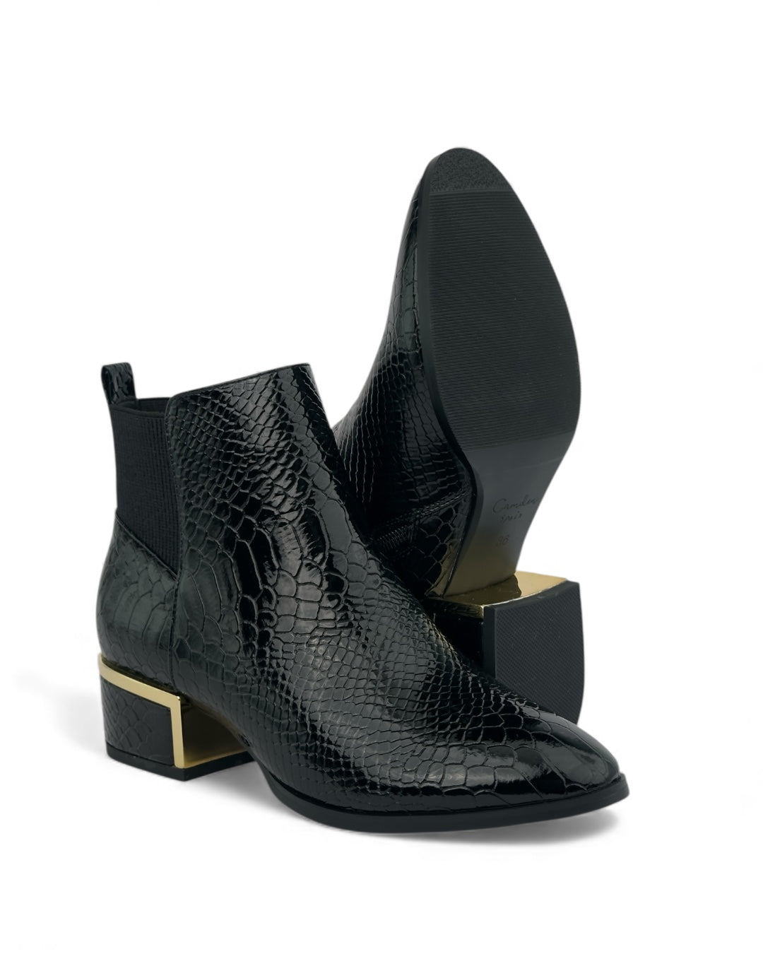 حذاء بنقشة جلد التمساح