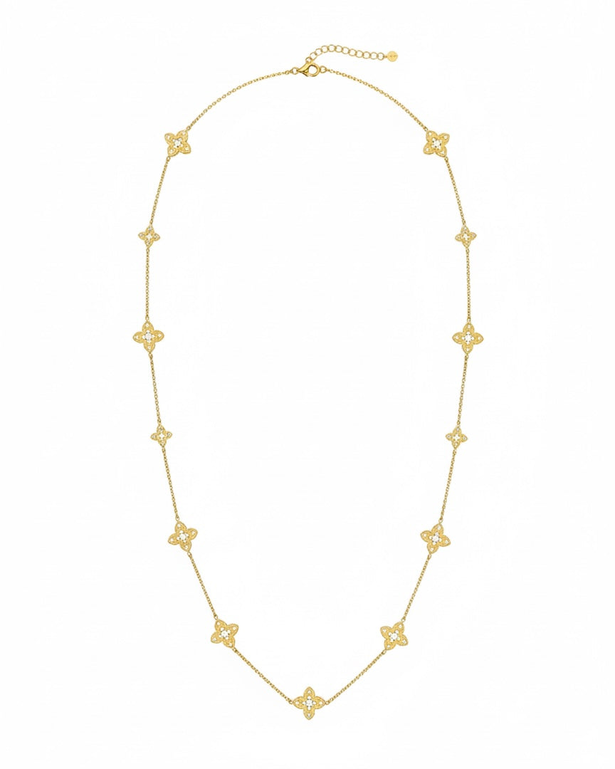 قلادة ذهبية اللون