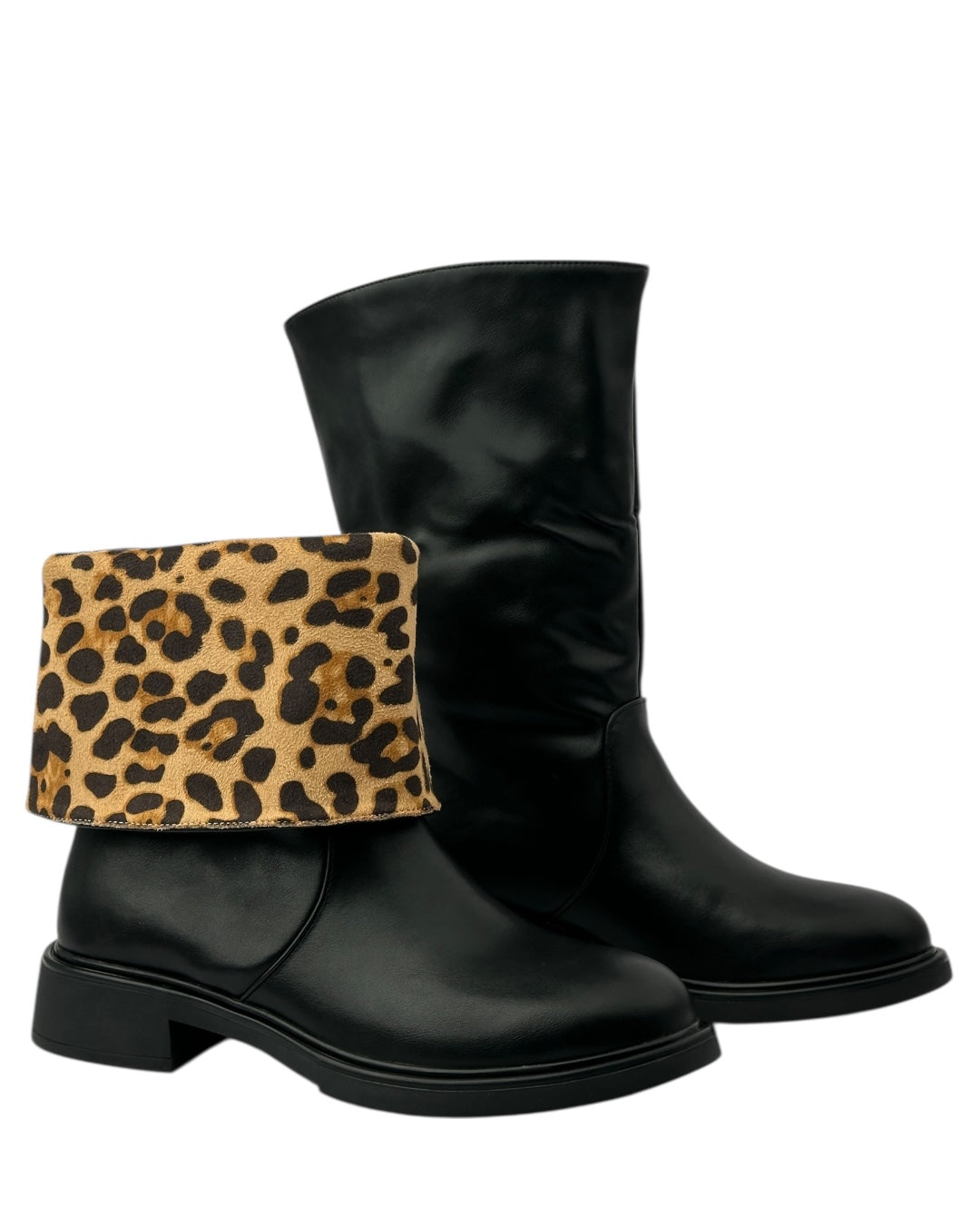 حذاء قصير قابل للطي بنقشة جلد النمر