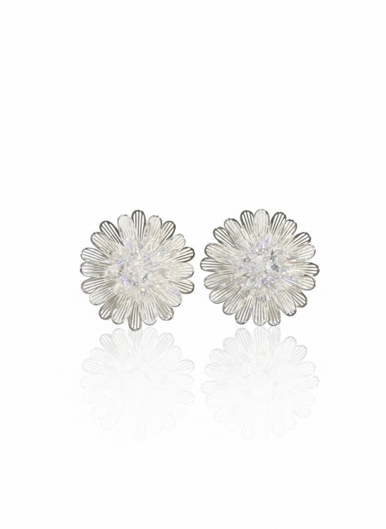 أقراط مرصعة بالزركون