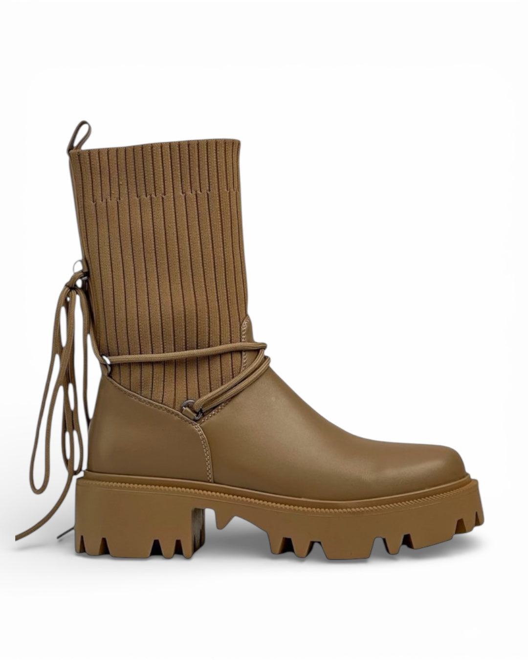 أحذية جلدية متوسطة الطول