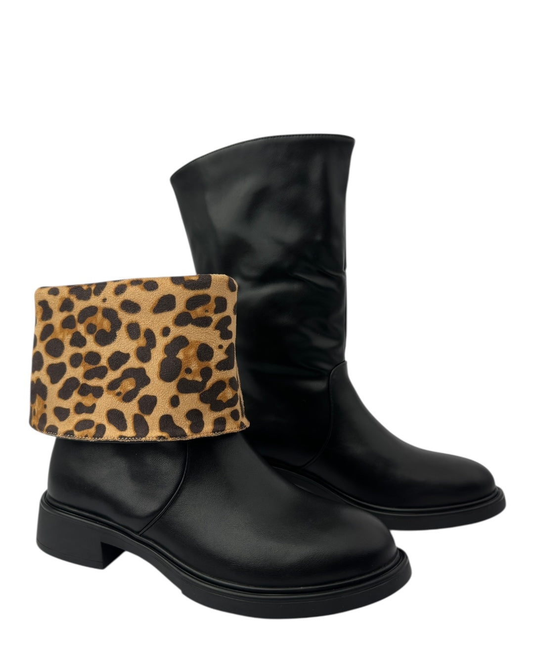 حذاء قصير قابل للطي بنقشة جلد النمر