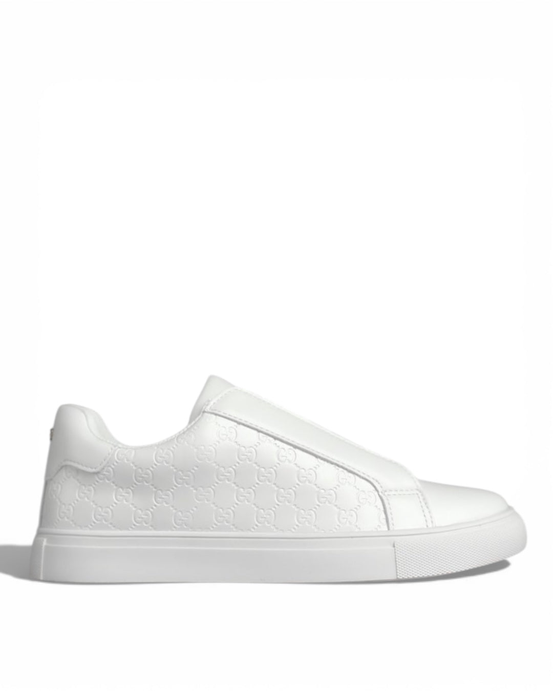 حذاء رياضي من الجلد اللامع