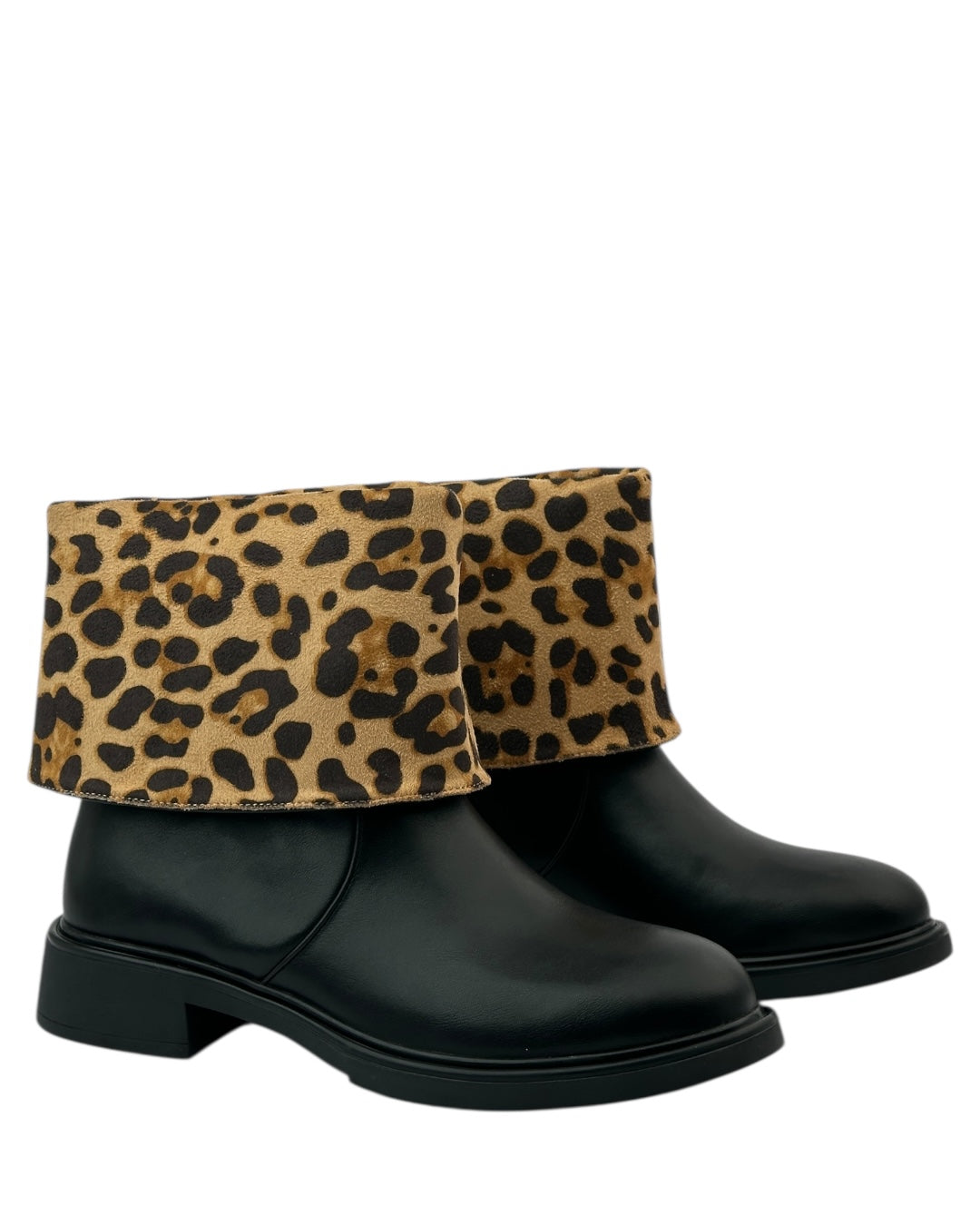 حذاء قصير قابل للطي بنقشة جلد النمر