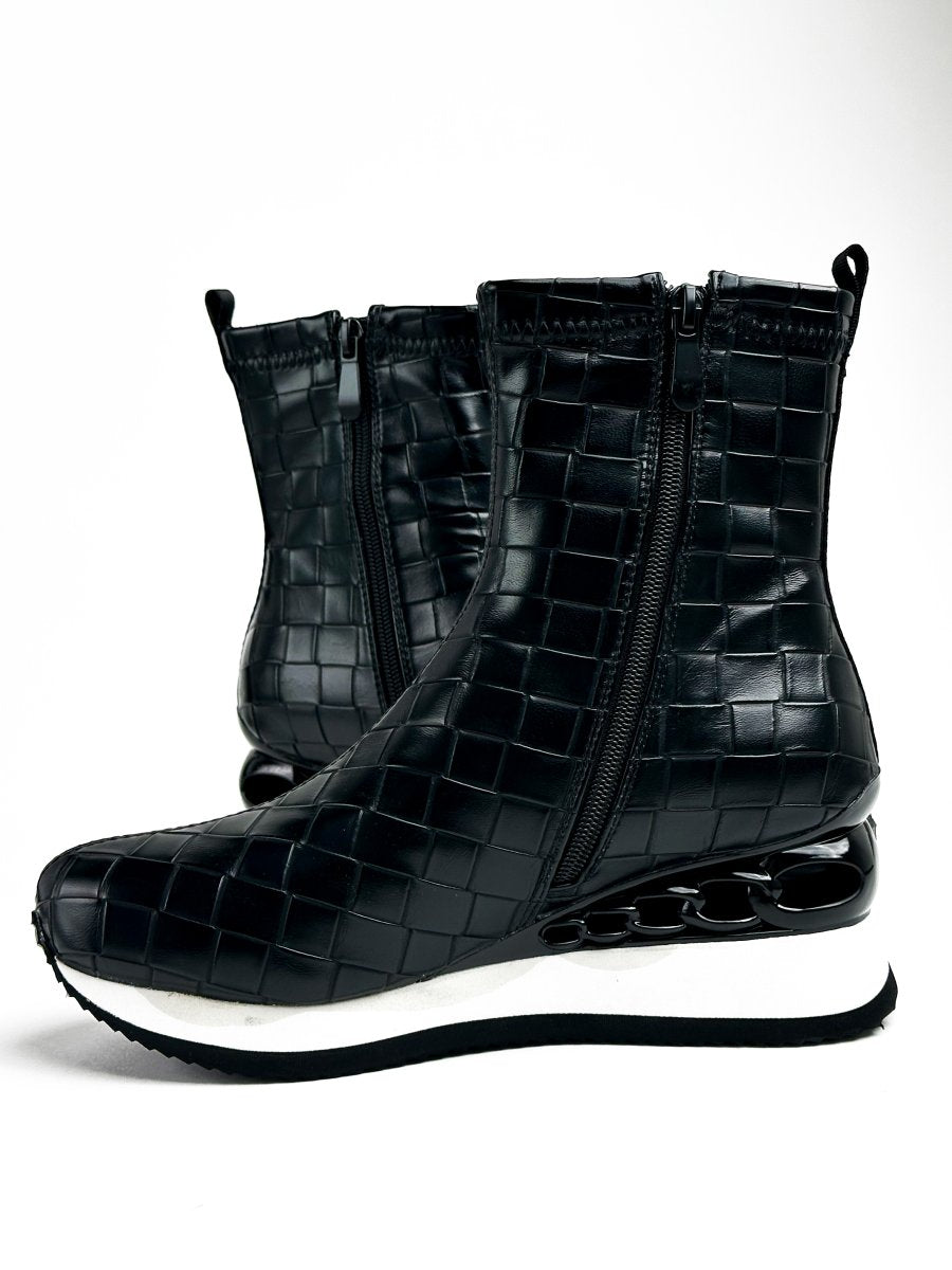 أحذية جلدية سوداء لامعة