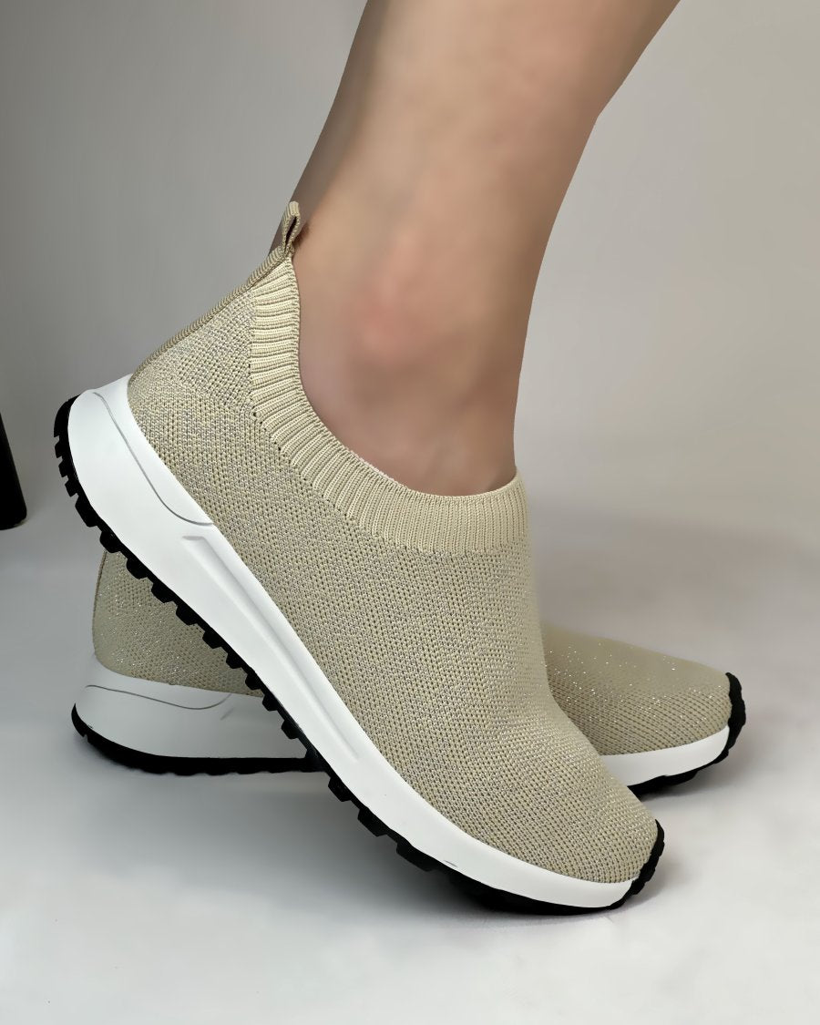 أحذية عملية من القماش الطبي