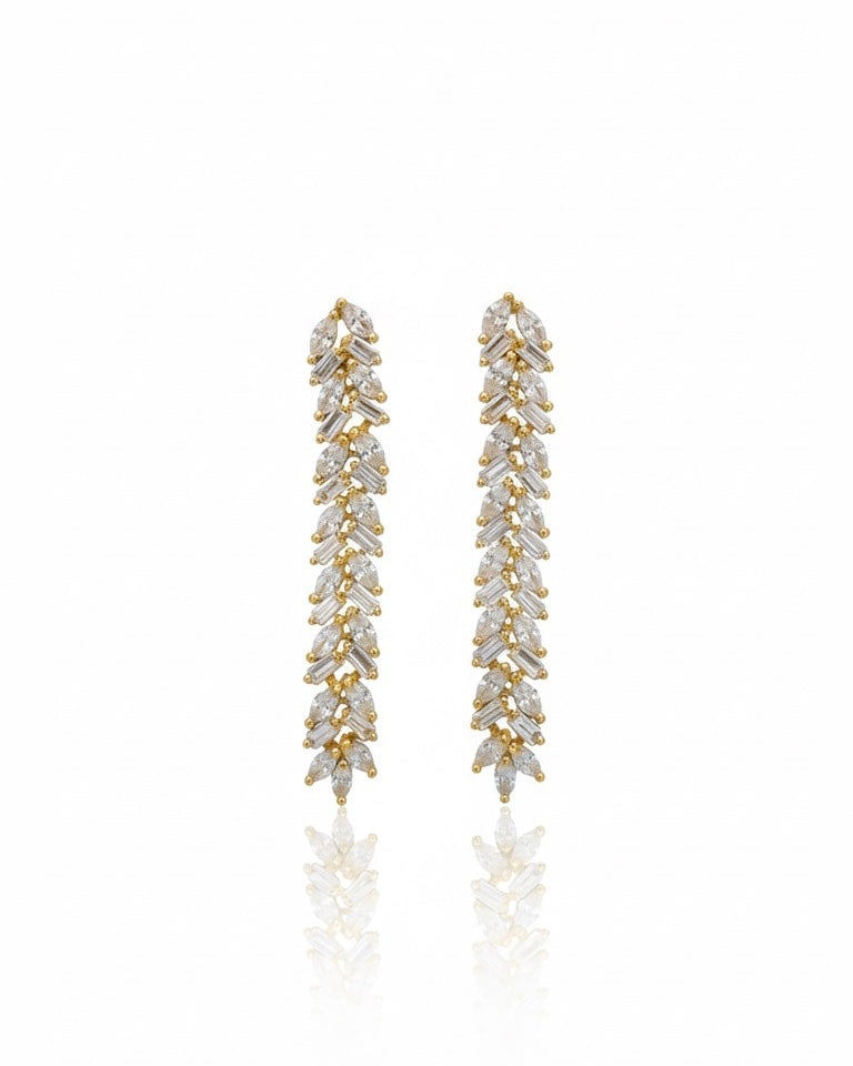 أقراط مرصعة بالزركون