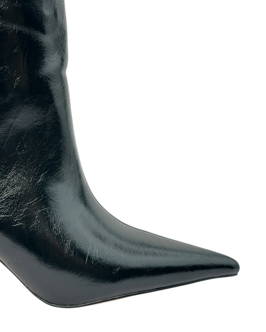 حذاء جلدي طويل ذو مقدمة مدببة وكعب رفيع