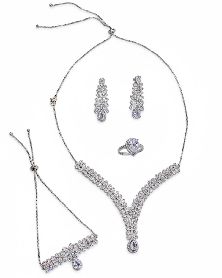 مرصع بأحجار الزركون الفضية