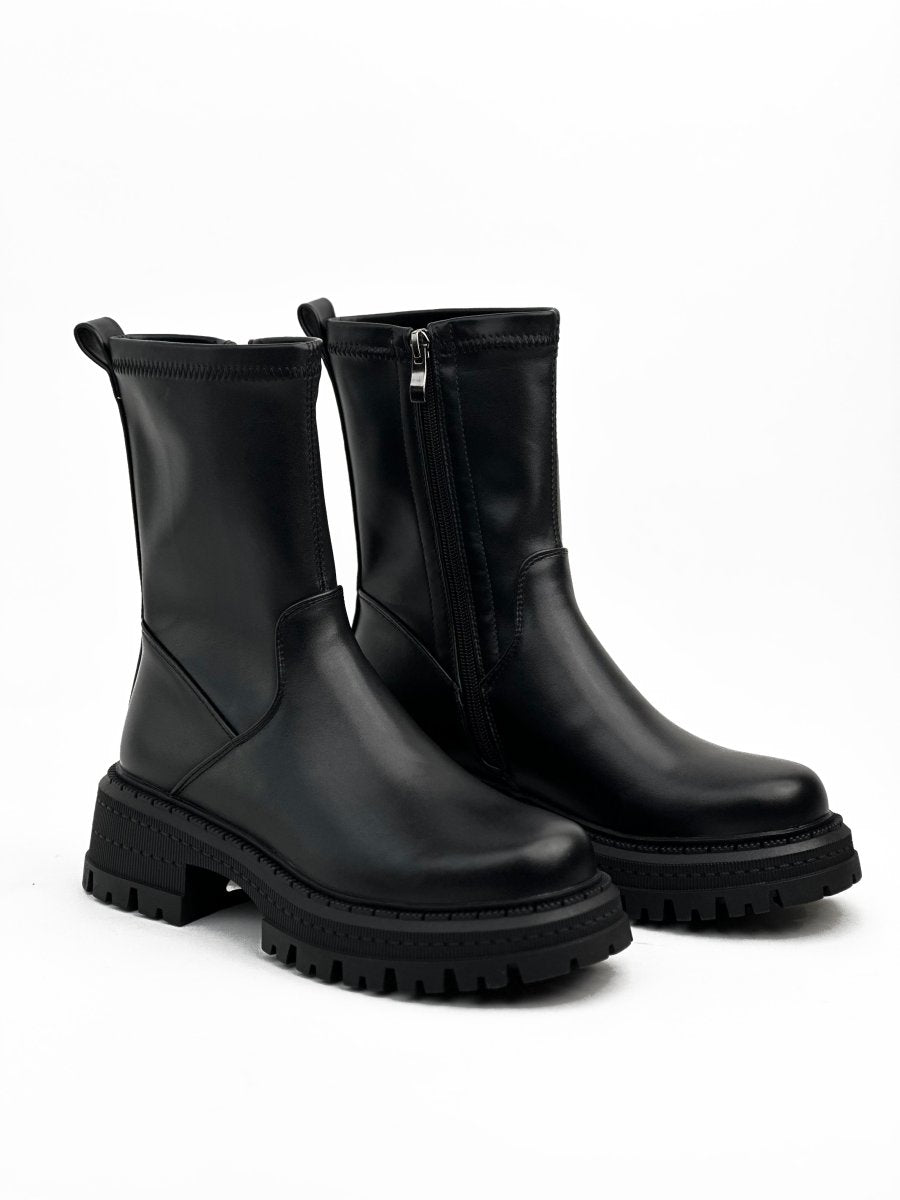 أحذية جلدية متوسطة الطول