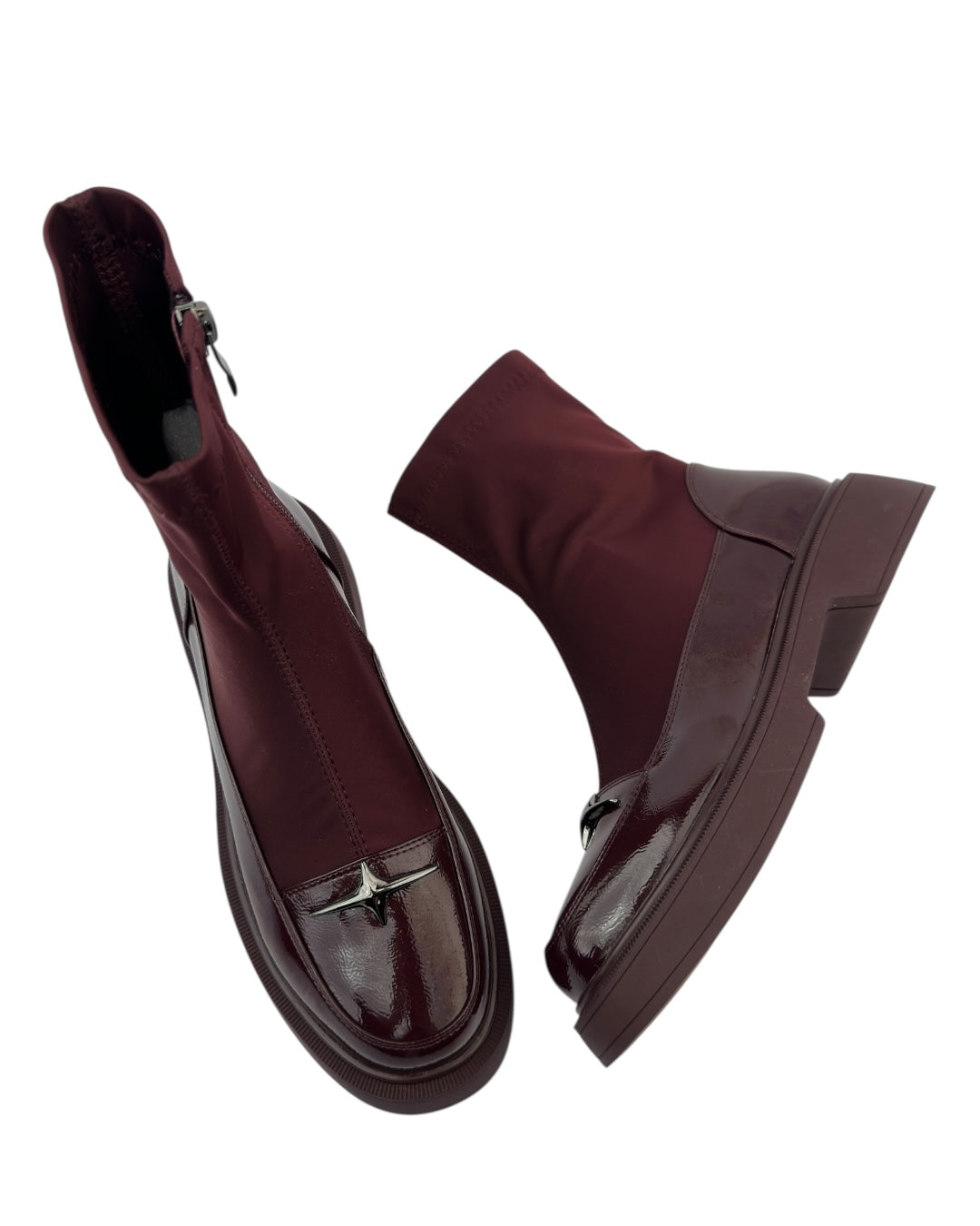 حذاء مطاطي لامع بنعل سميك