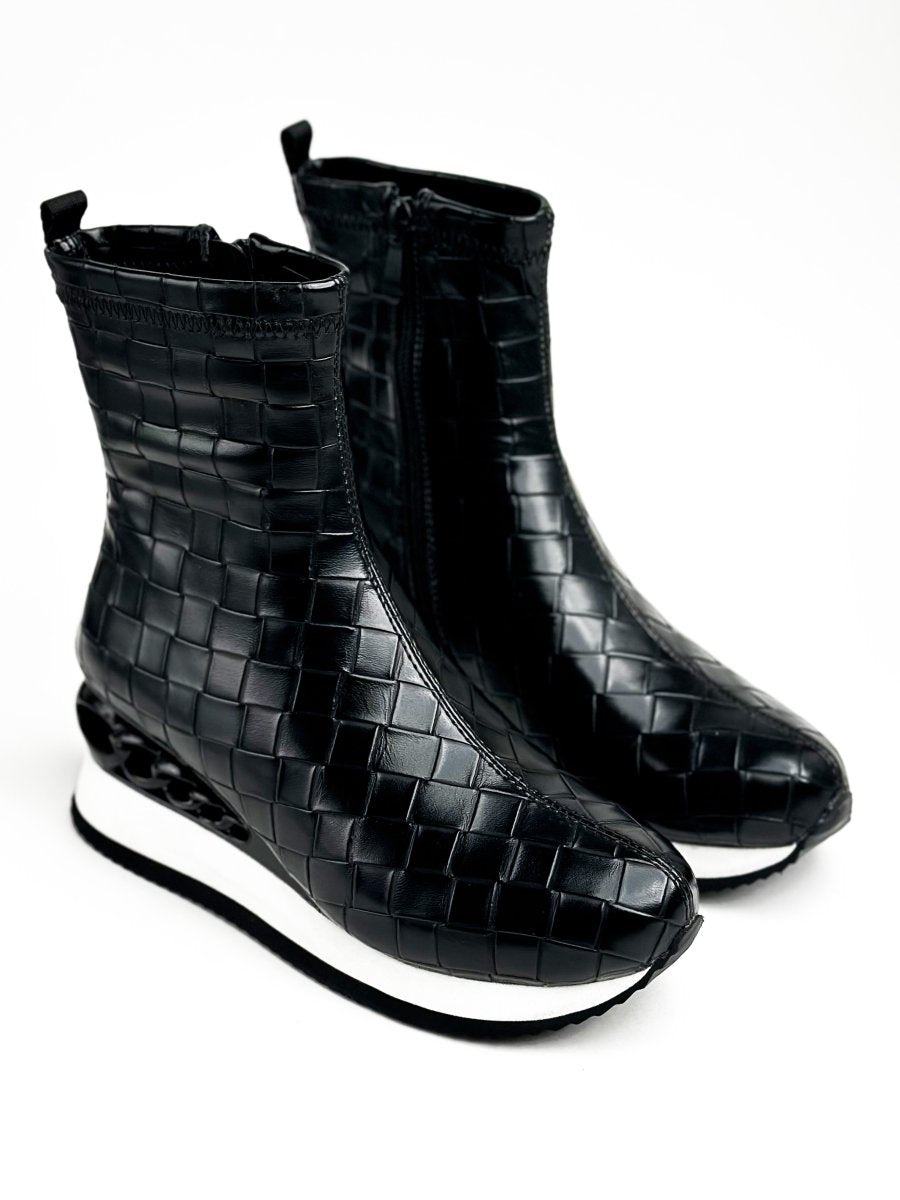 أحذية جلدية سوداء لامعة