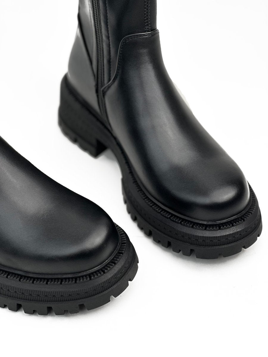 أحذية جلدية متوسطة الطول