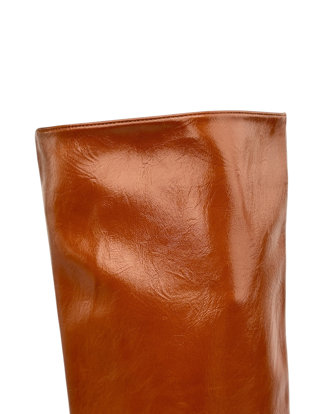 حذاء جلدي طويل ذو مقدمة مدببة وكعب رفيع