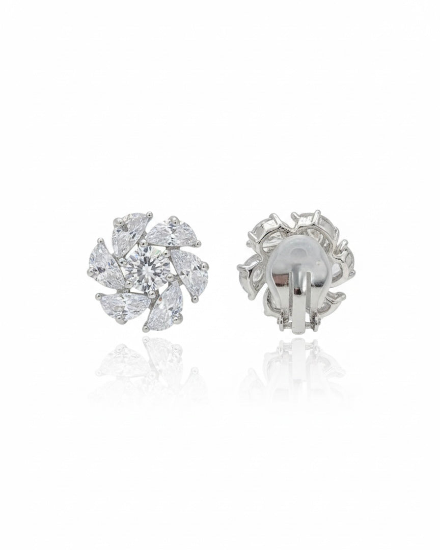 أقراط مرصعة بالزركون