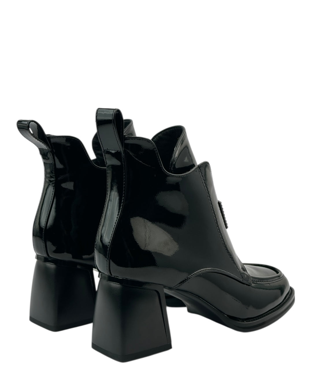 حذاء بكعب عريض وسحاب جانبي