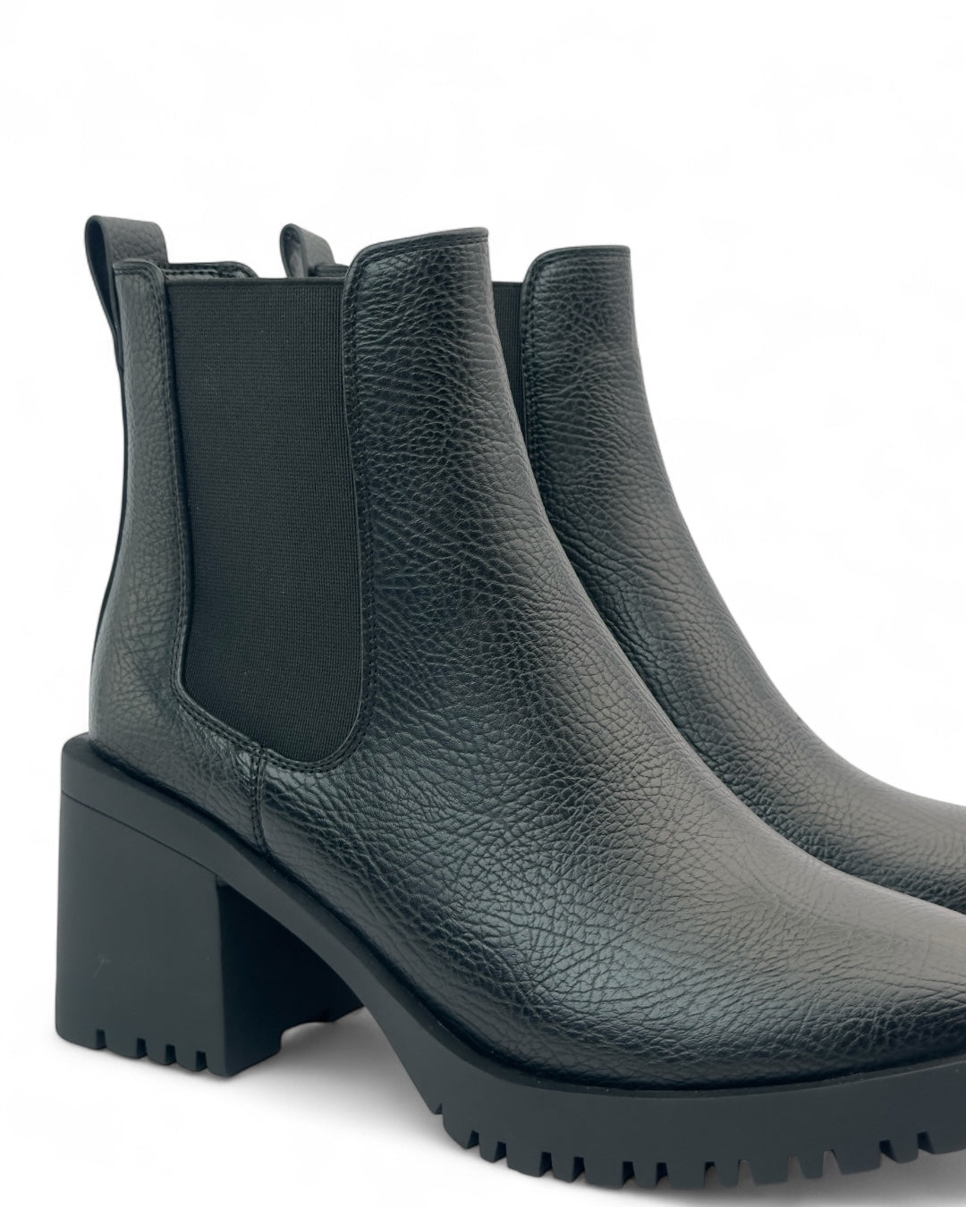 حذاء تشيلسي جلدي بنعل سميك