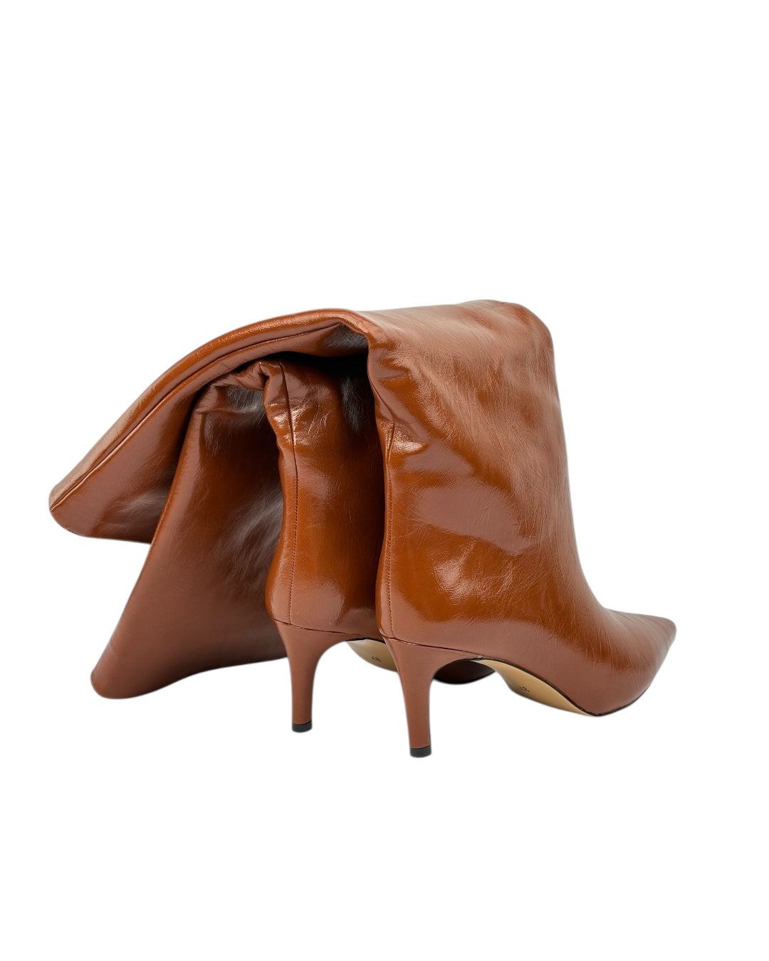 حذاء جلدي طويل ذو مقدمة مدببة وكعب رفيع