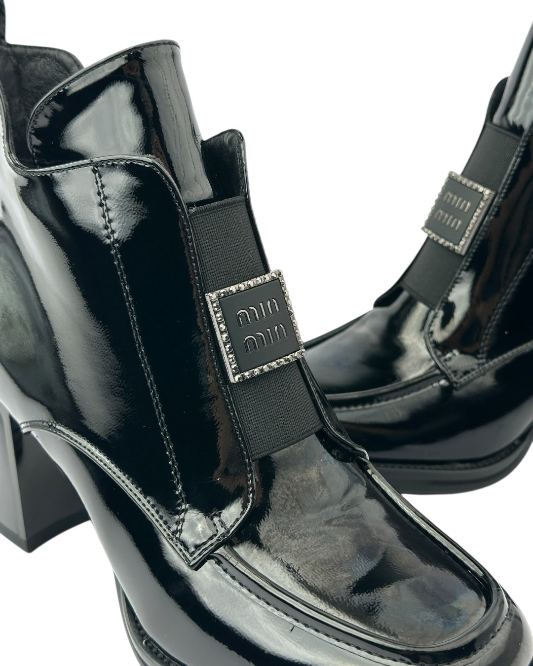 حذاء بكعب عريض وسحاب جانبي