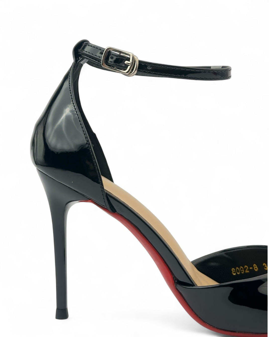 كعب عالٍ كلاسيكي من الجلد اللامع