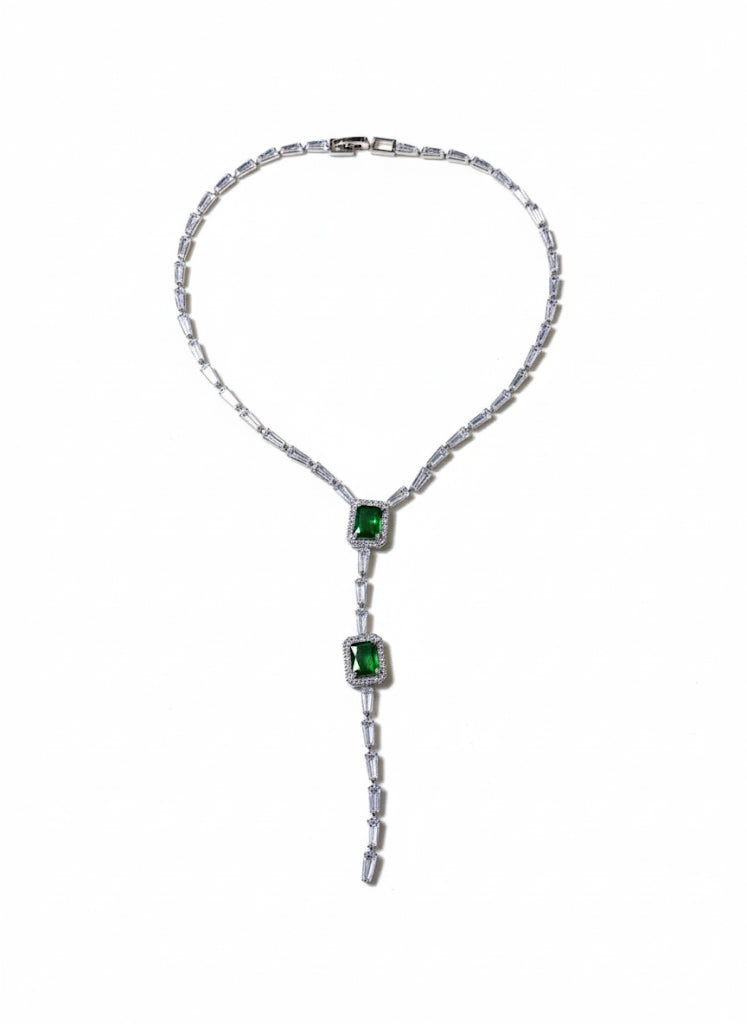 قلادة من الفضة والزركون الزيتوني