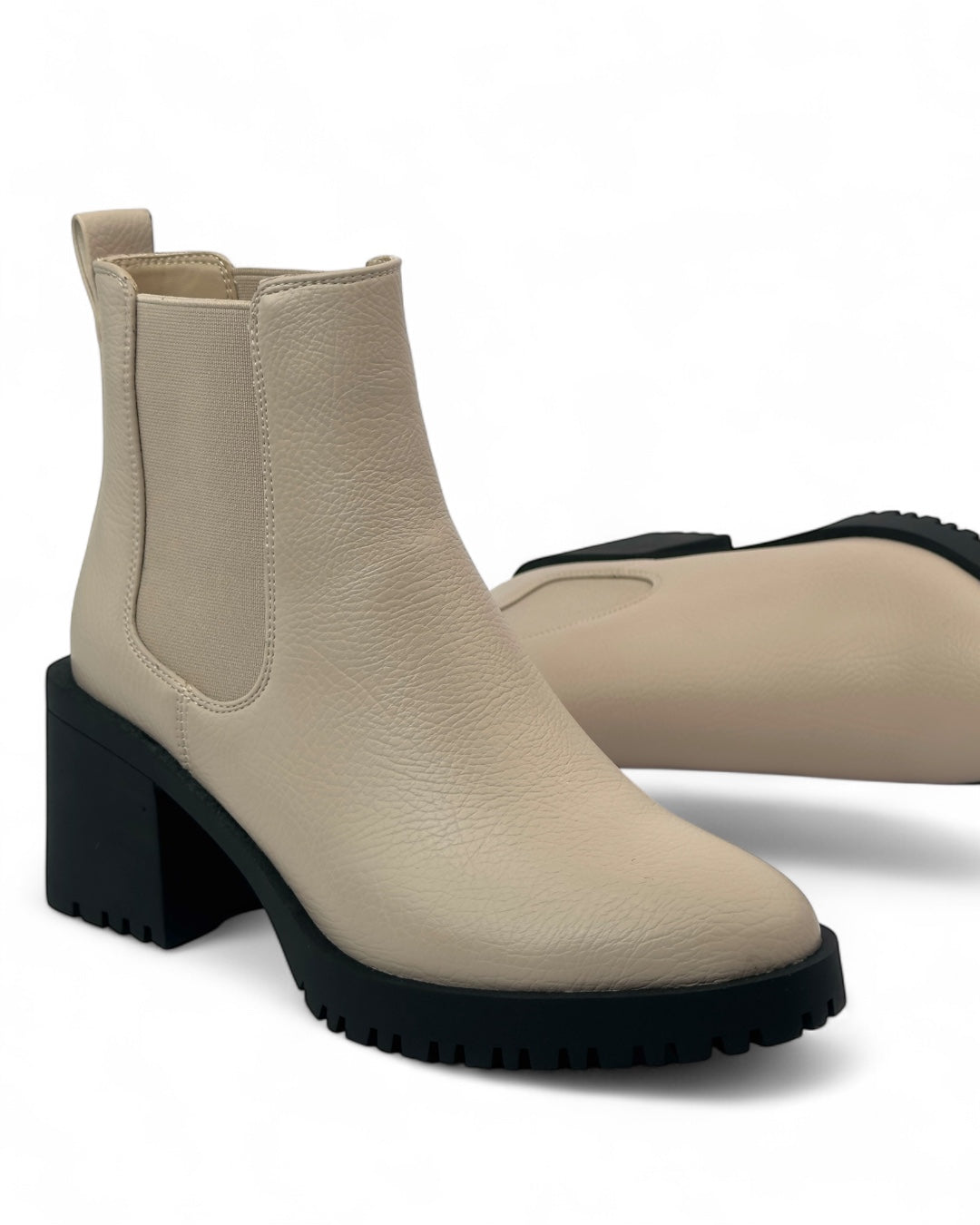 حذاء تشيلسي جلدي بنعل سميك