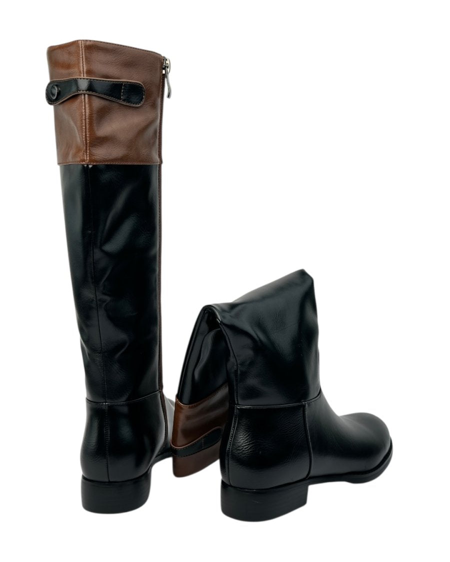 حذاء طويل مسطح بلونين أسود وبني مع إبزيم علوي