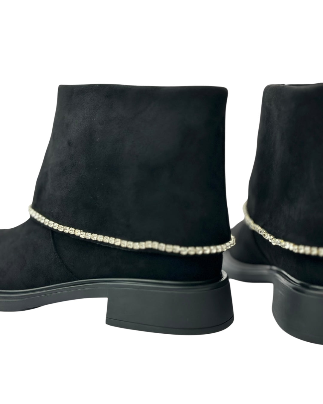 حذاء قصير من جلد الغزال مزين بحزام مرصع بالكريستال