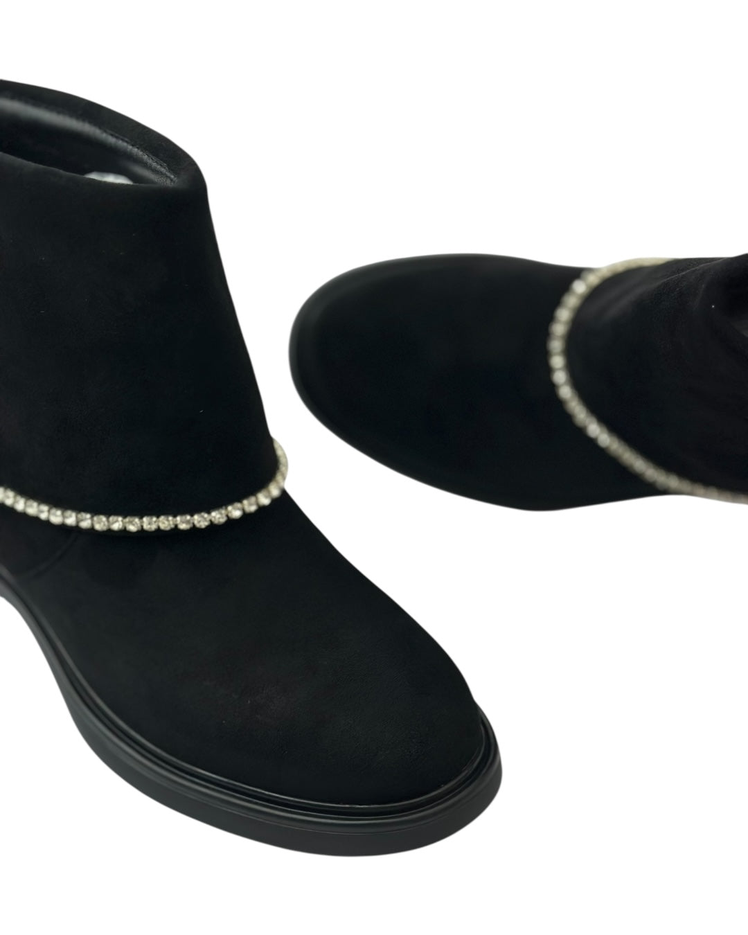 حذاء قصير من جلد الغزال مزين بحزام مرصع بالكريستال