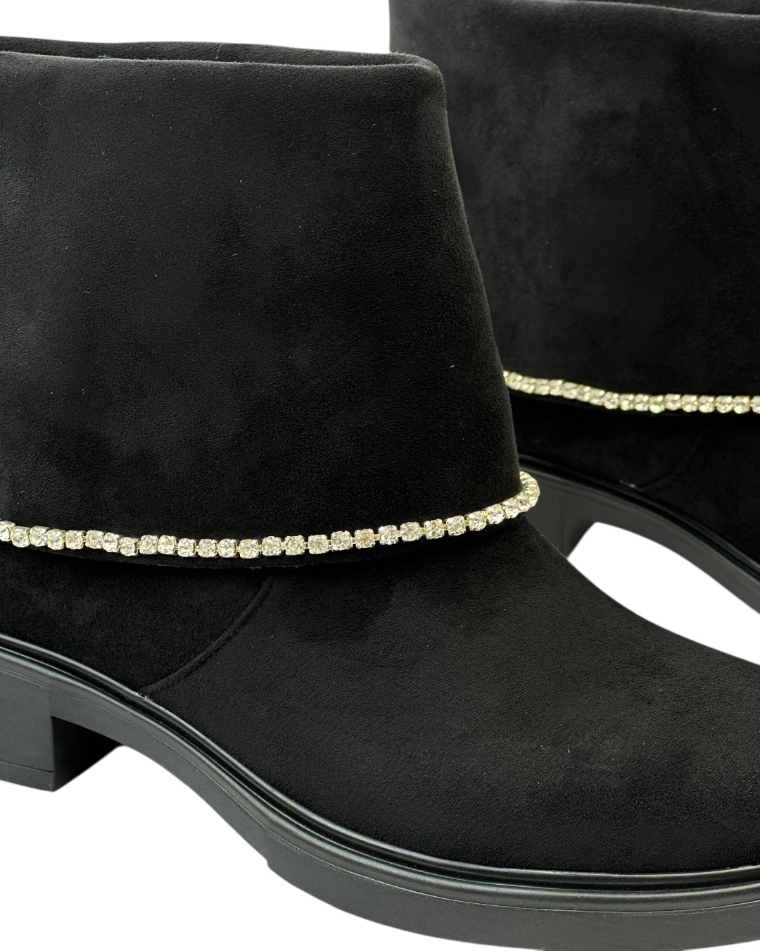 حذاء قصير من جلد الغزال مزين بحزام مرصع بالكريستال