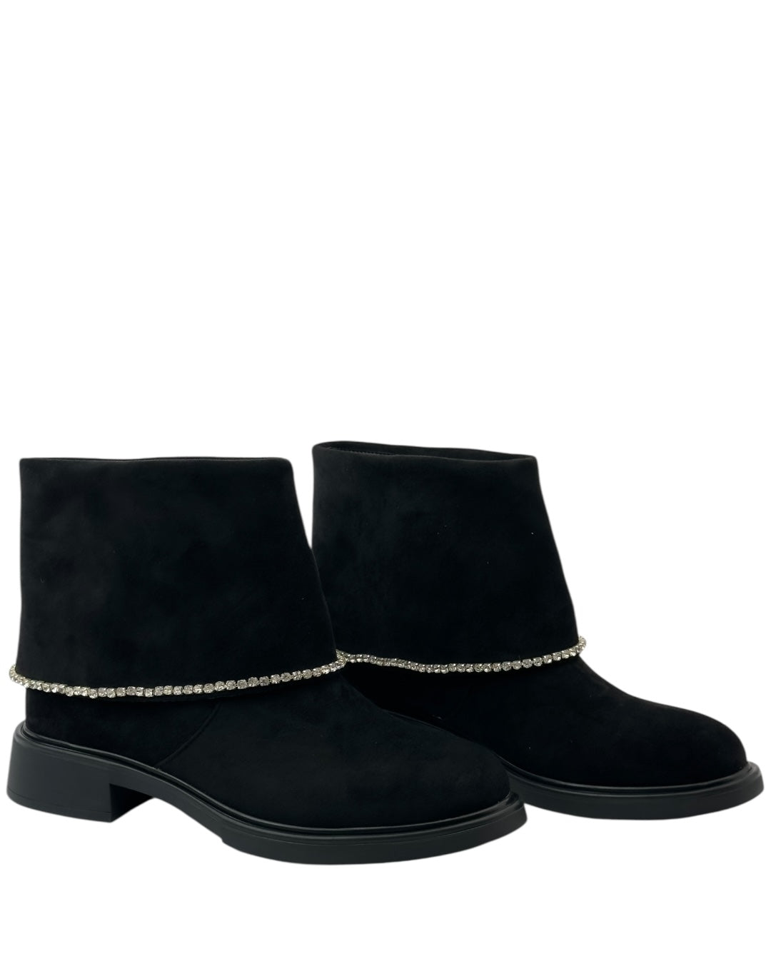 حذاء قصير من جلد الغزال مزين بحزام مرصع بالكريستال