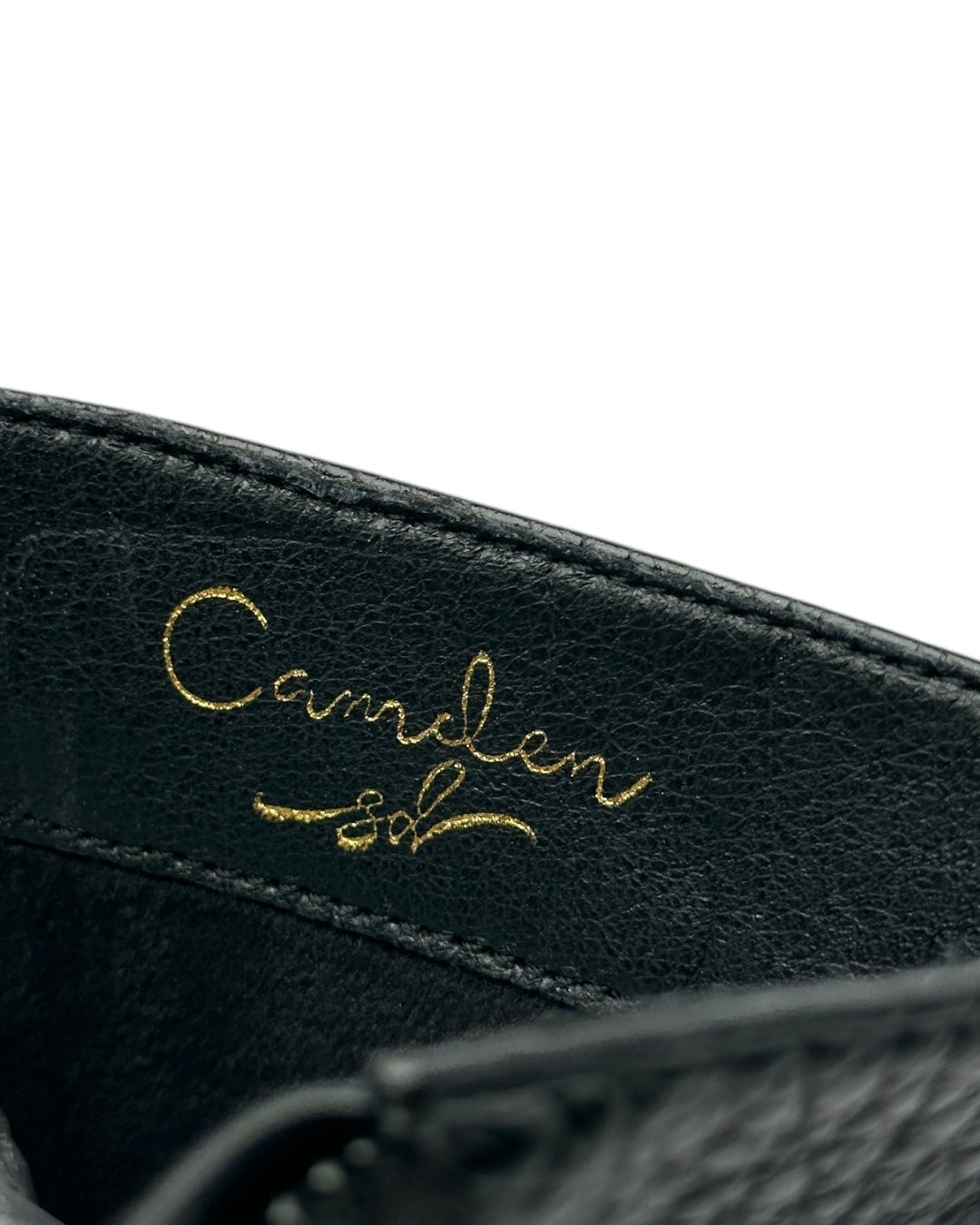 حذاء جلدي ذو مقدمة مربعة وتفاصيل معدنية